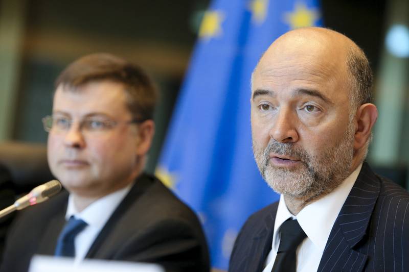 Valdis Dombrovskis, Pierre Moscovici | © European Parliament